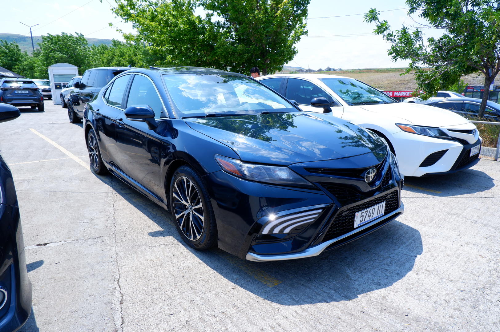 Toyota Camry 2019 — photo 2
