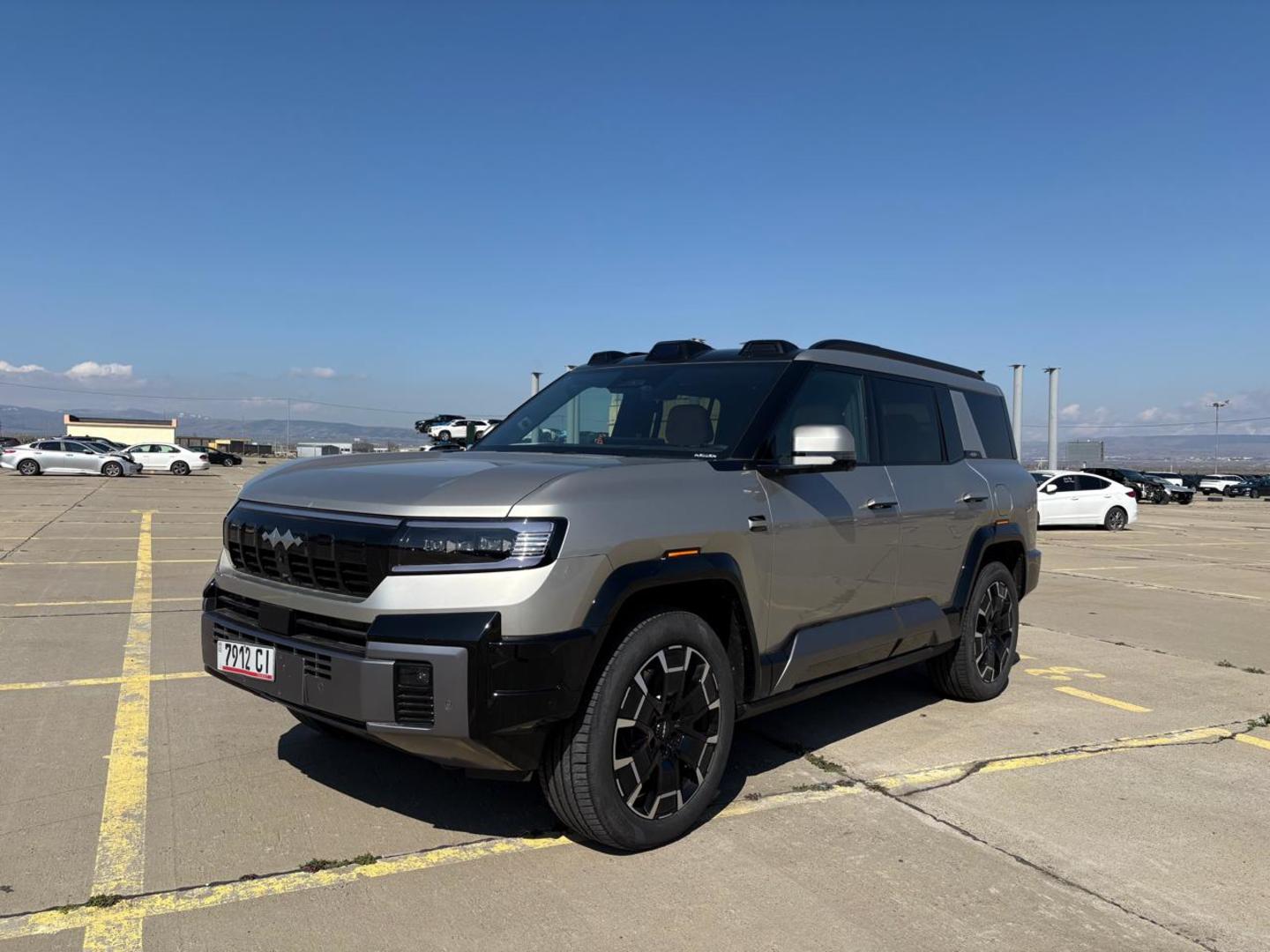 BYD F8