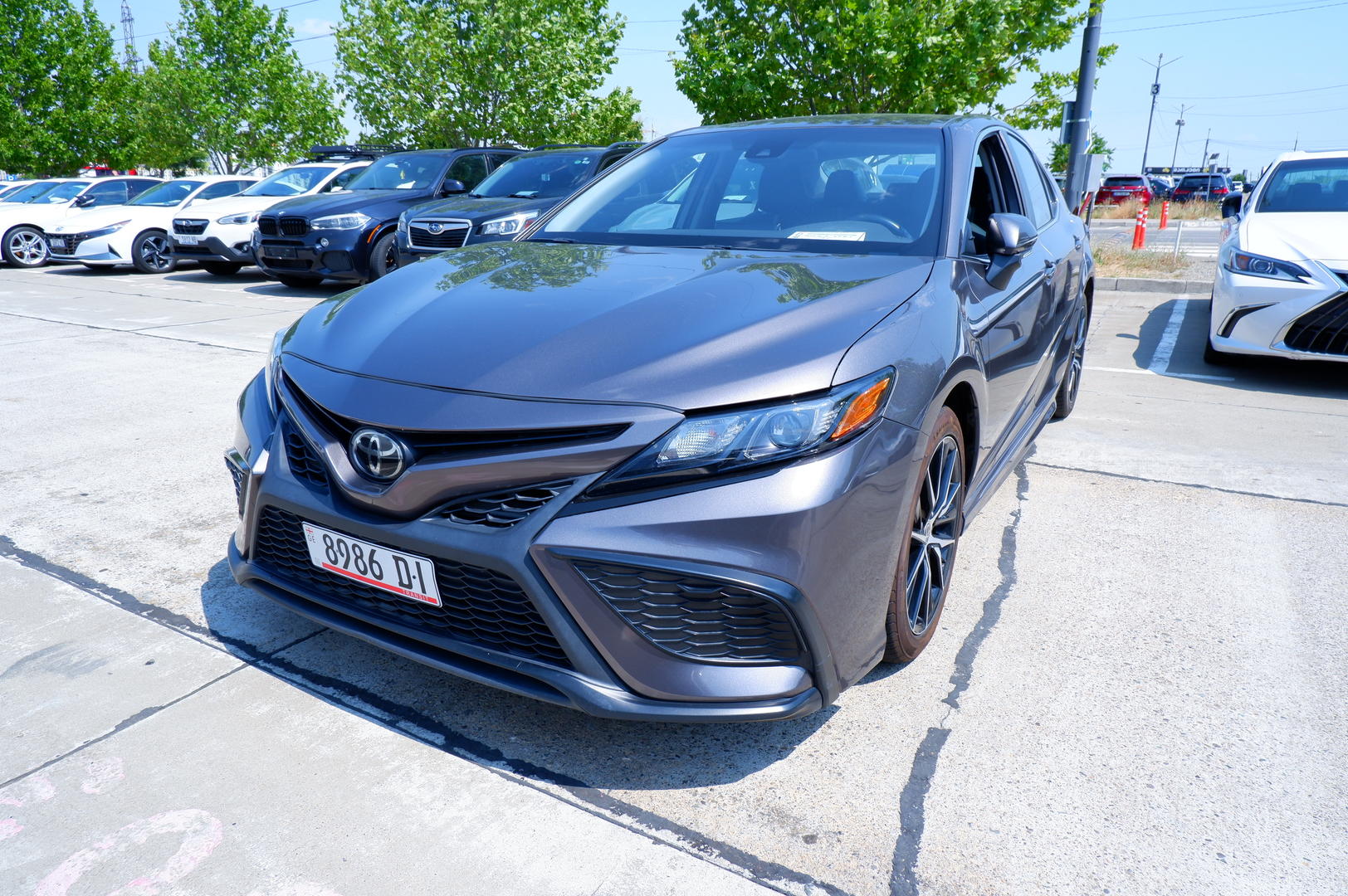 Toyota Camry 2022 — photo 2