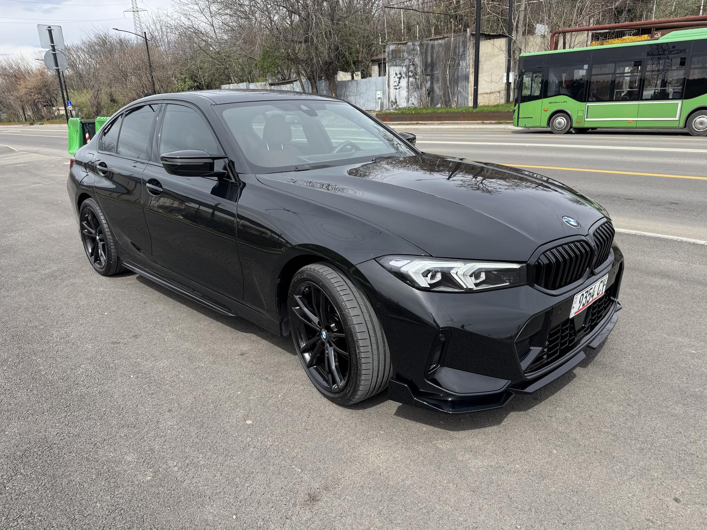 BMW 330 2023 — photo 2