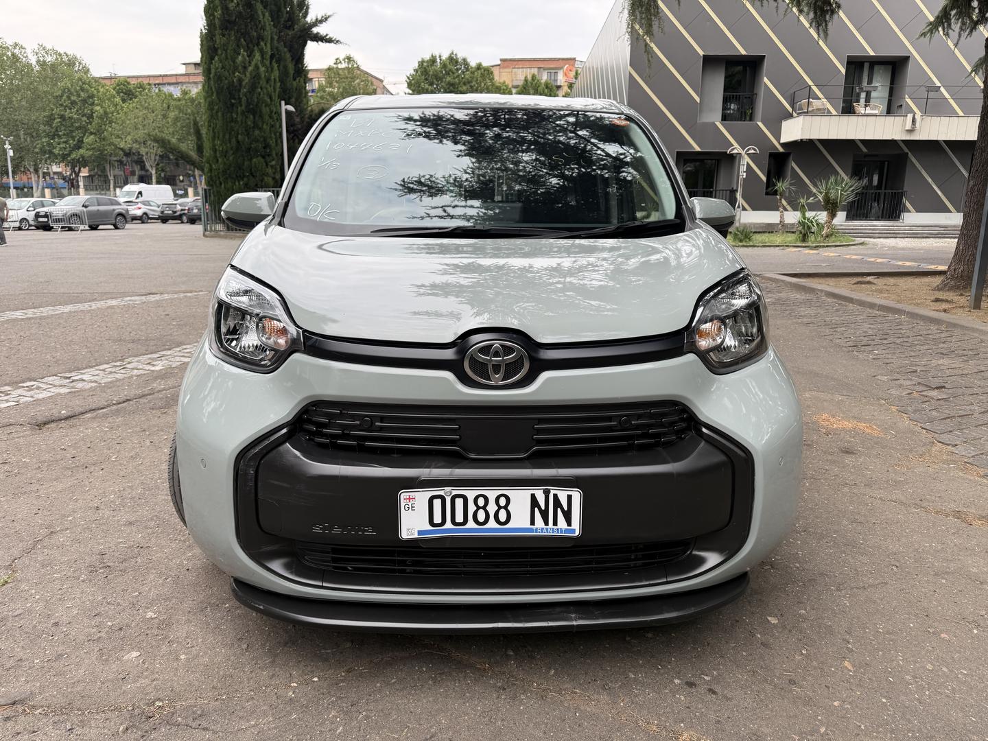 Toyota Sienta 2024 — photo 2