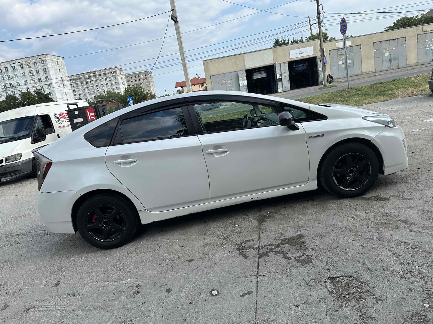 Toyota Prius 2010 — photo 2