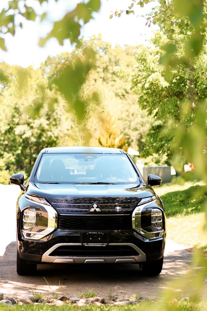Mitsubishi Outlander 2022 — photo 2