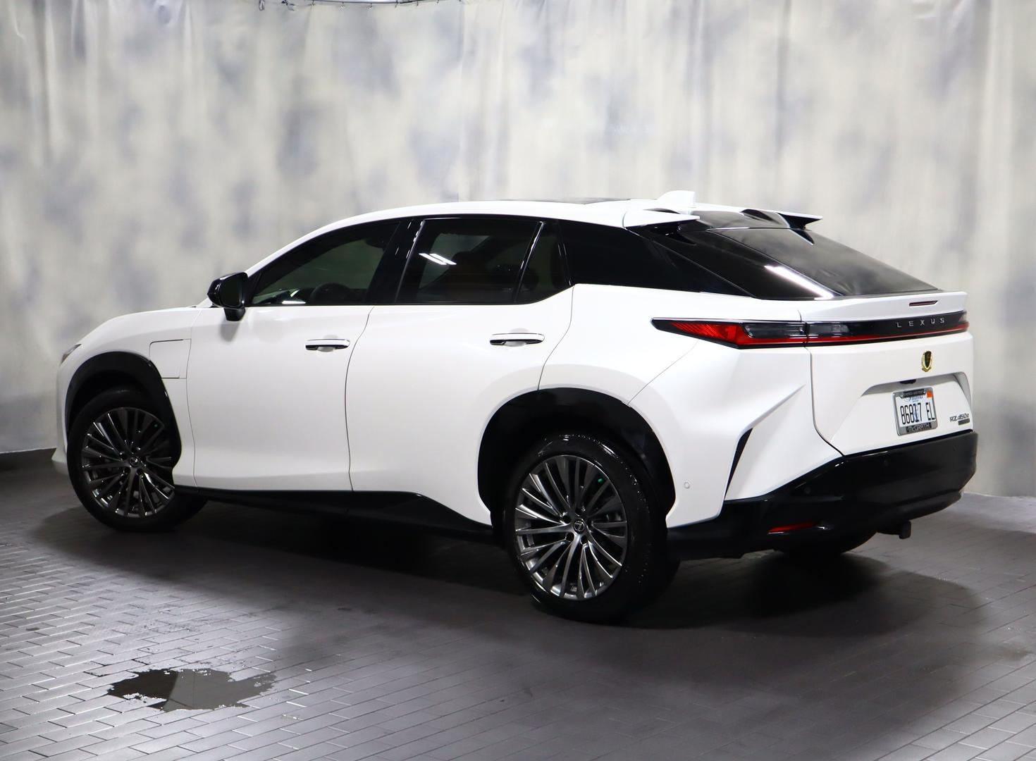 Lexus RZ 450e 2023 — photo 2