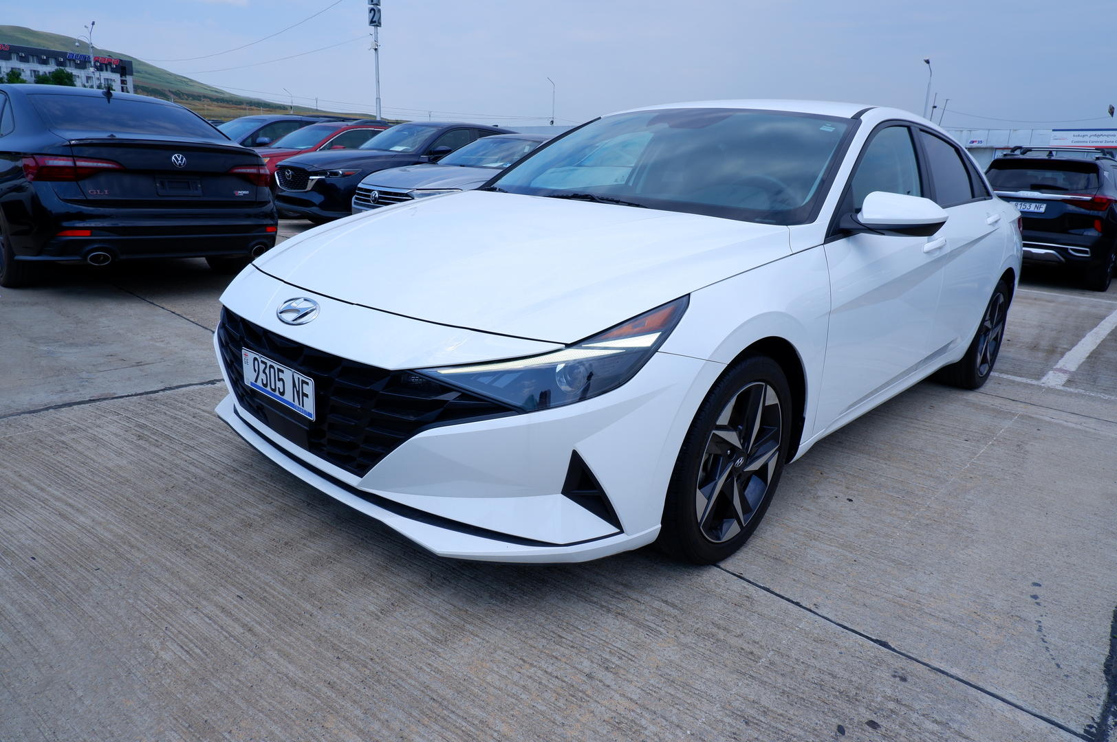 Hyundai Elantra 2022 — photo 2