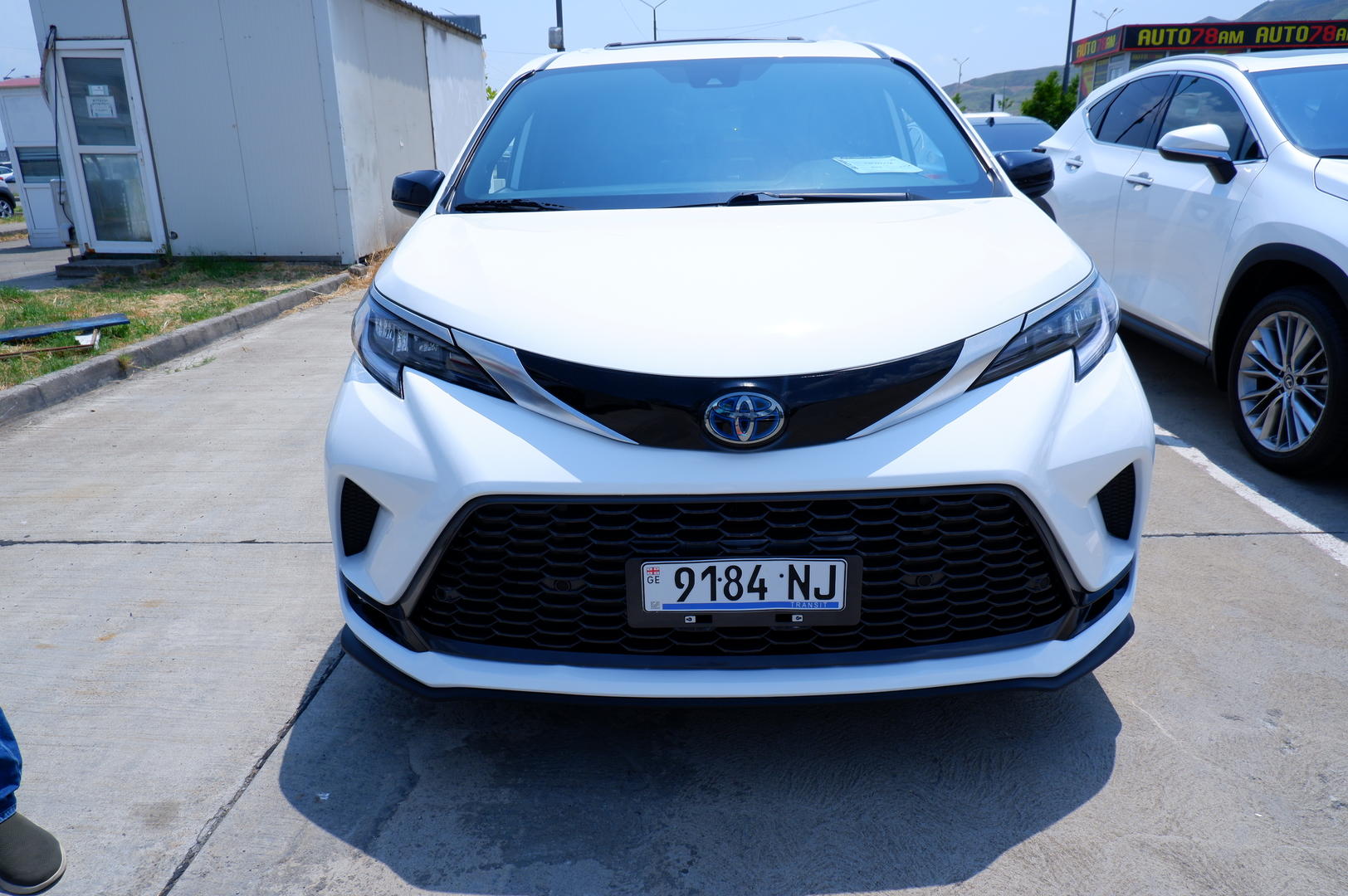 Toyota Sienna 2022 — photo 2