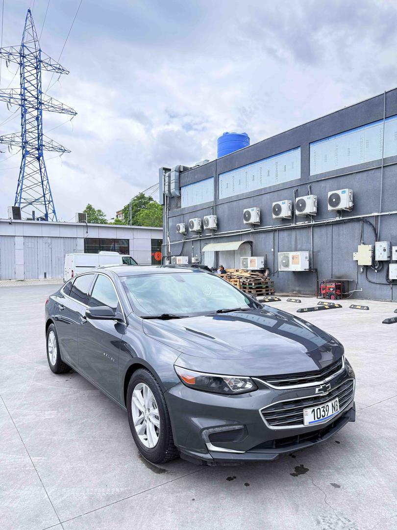 Chevrolet Malibu 2018 — photo 2