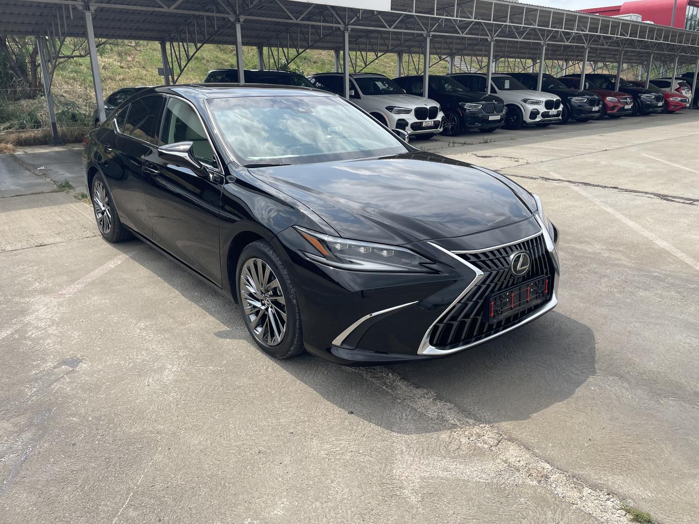 Lexus ES 300 2024 — photo 2
