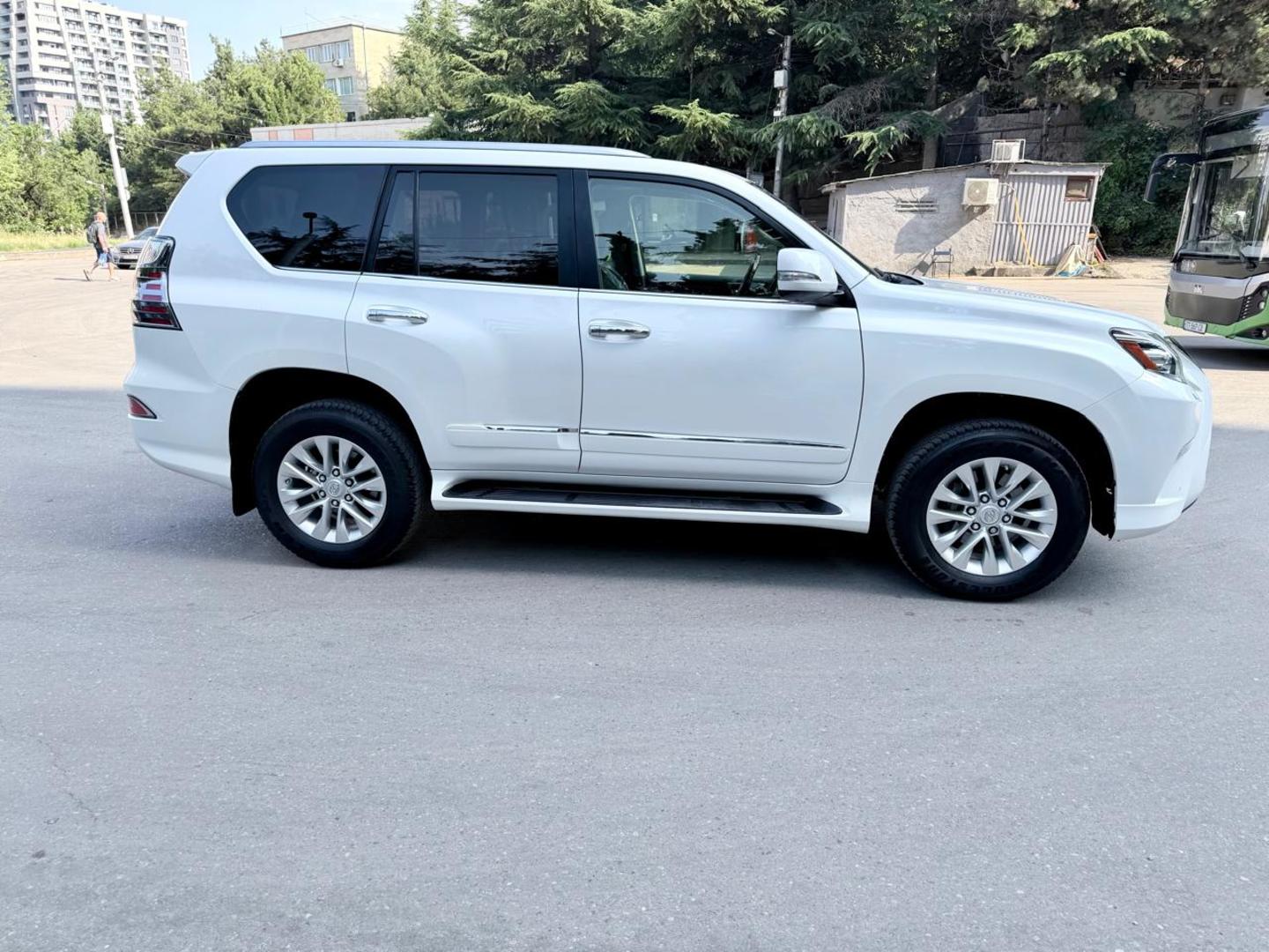 Lexus GX 460 2016 — photo 2