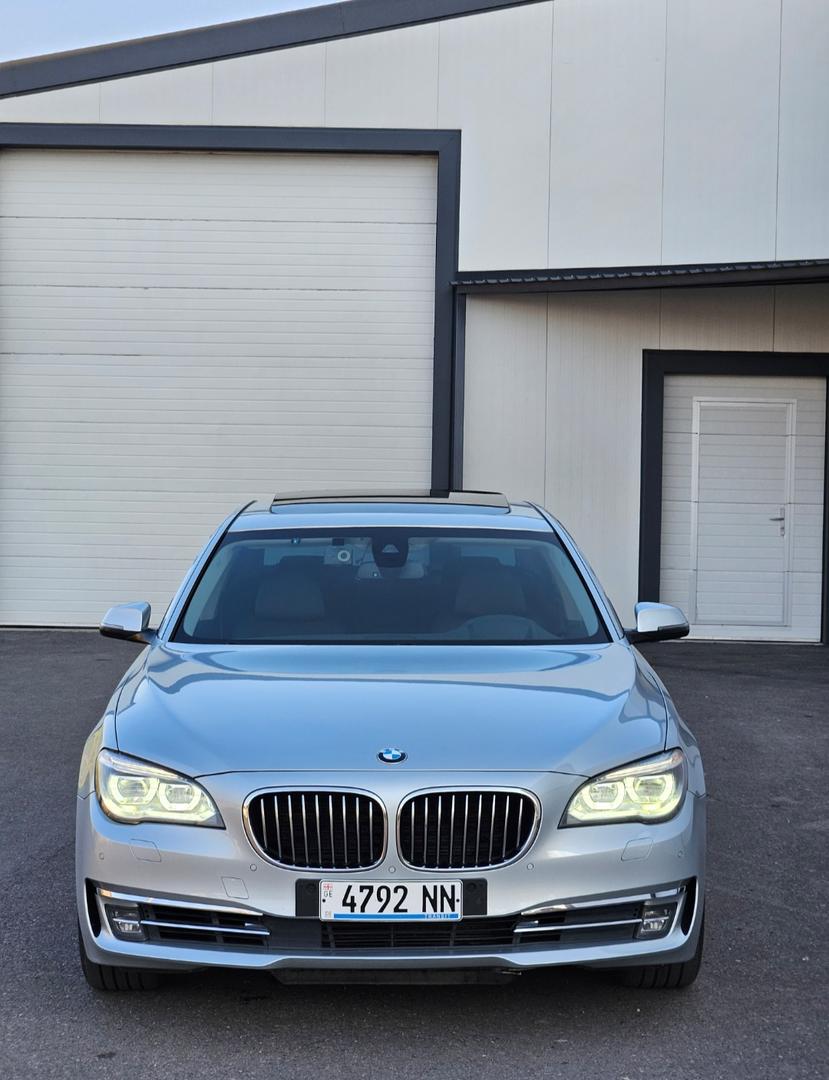 BMW 740 2014 — photo 2