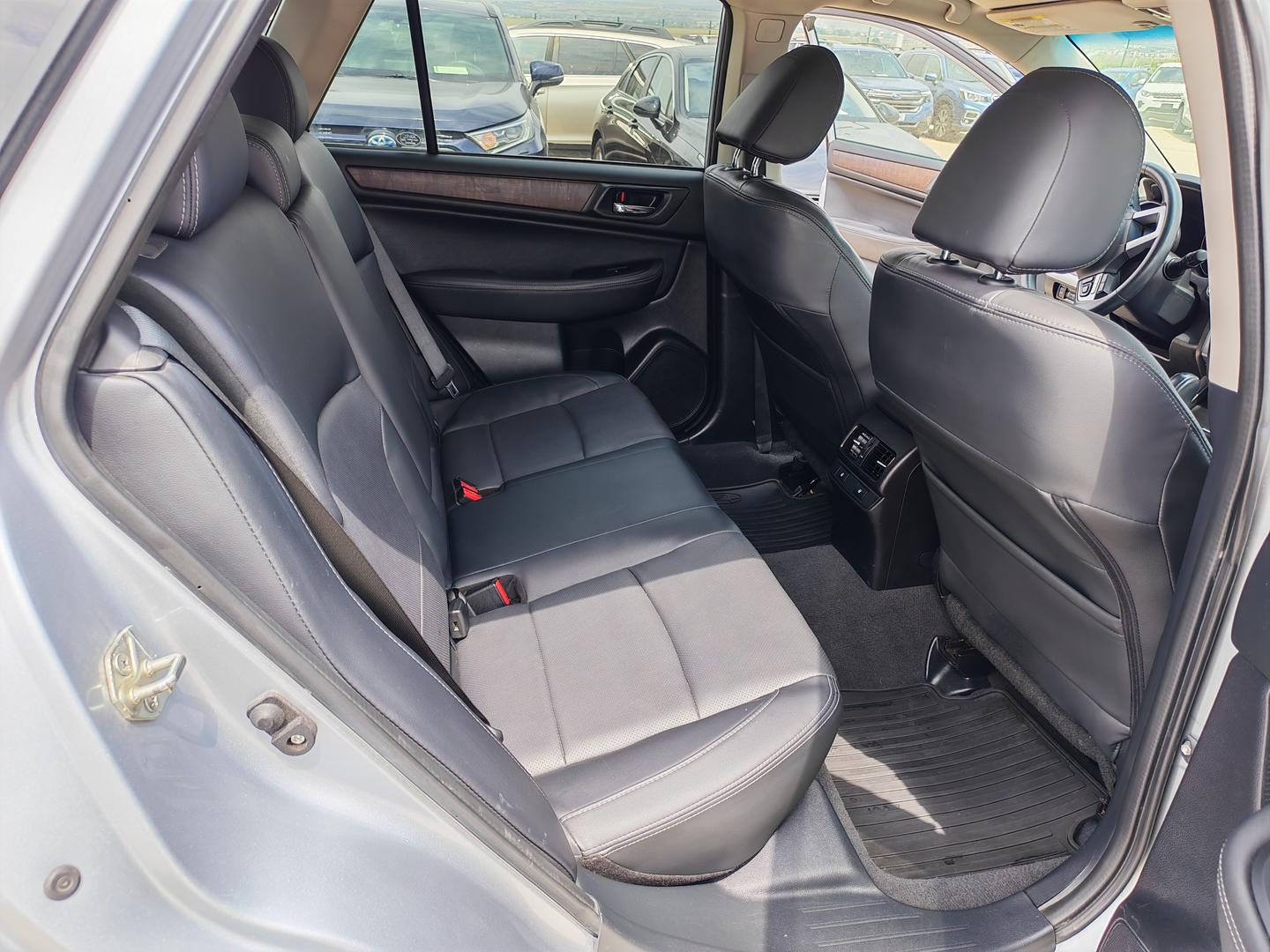 Subaru Outback 2016 — photo 2