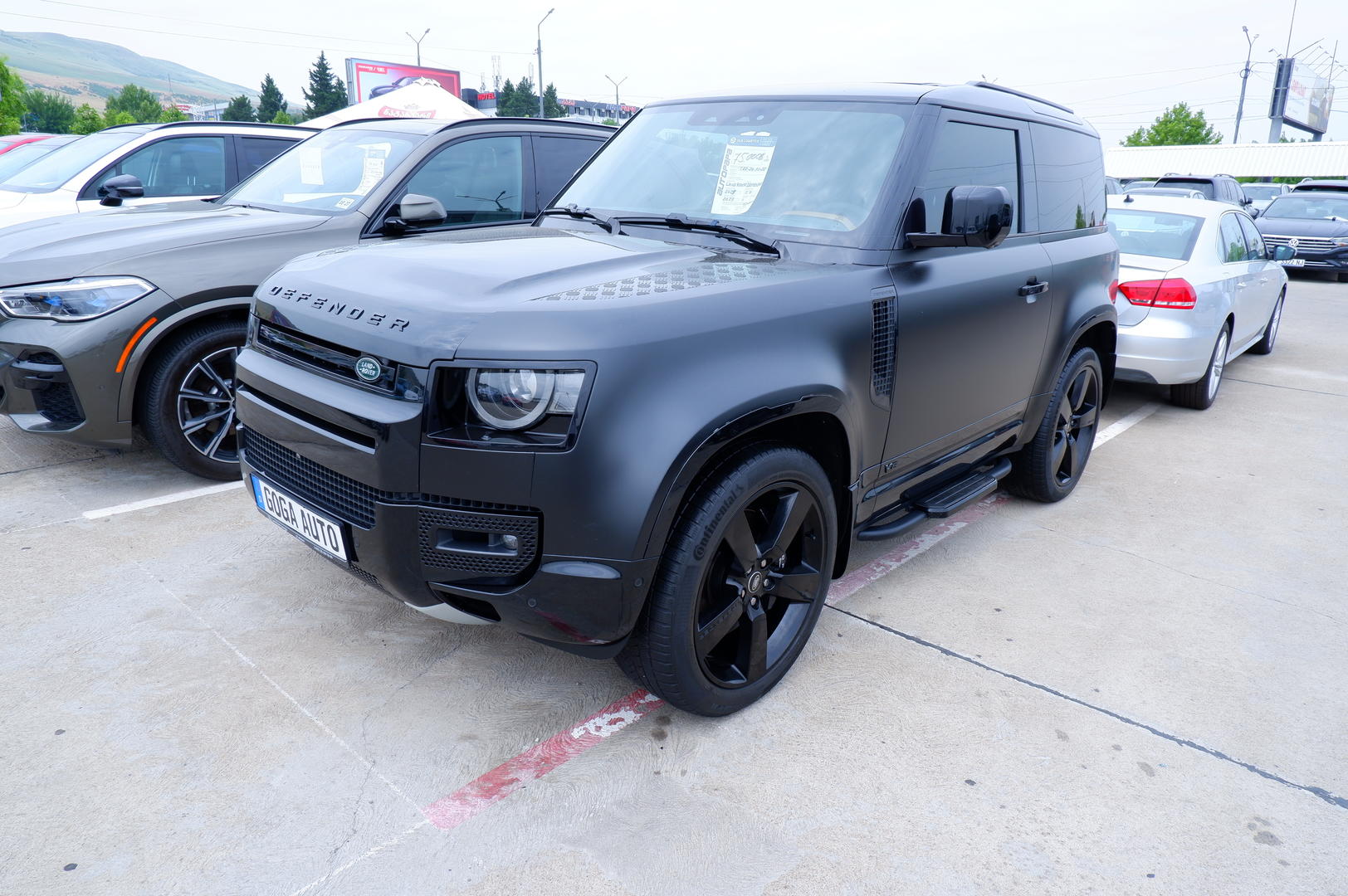 Land Rover Defender 2023 — photo 2
