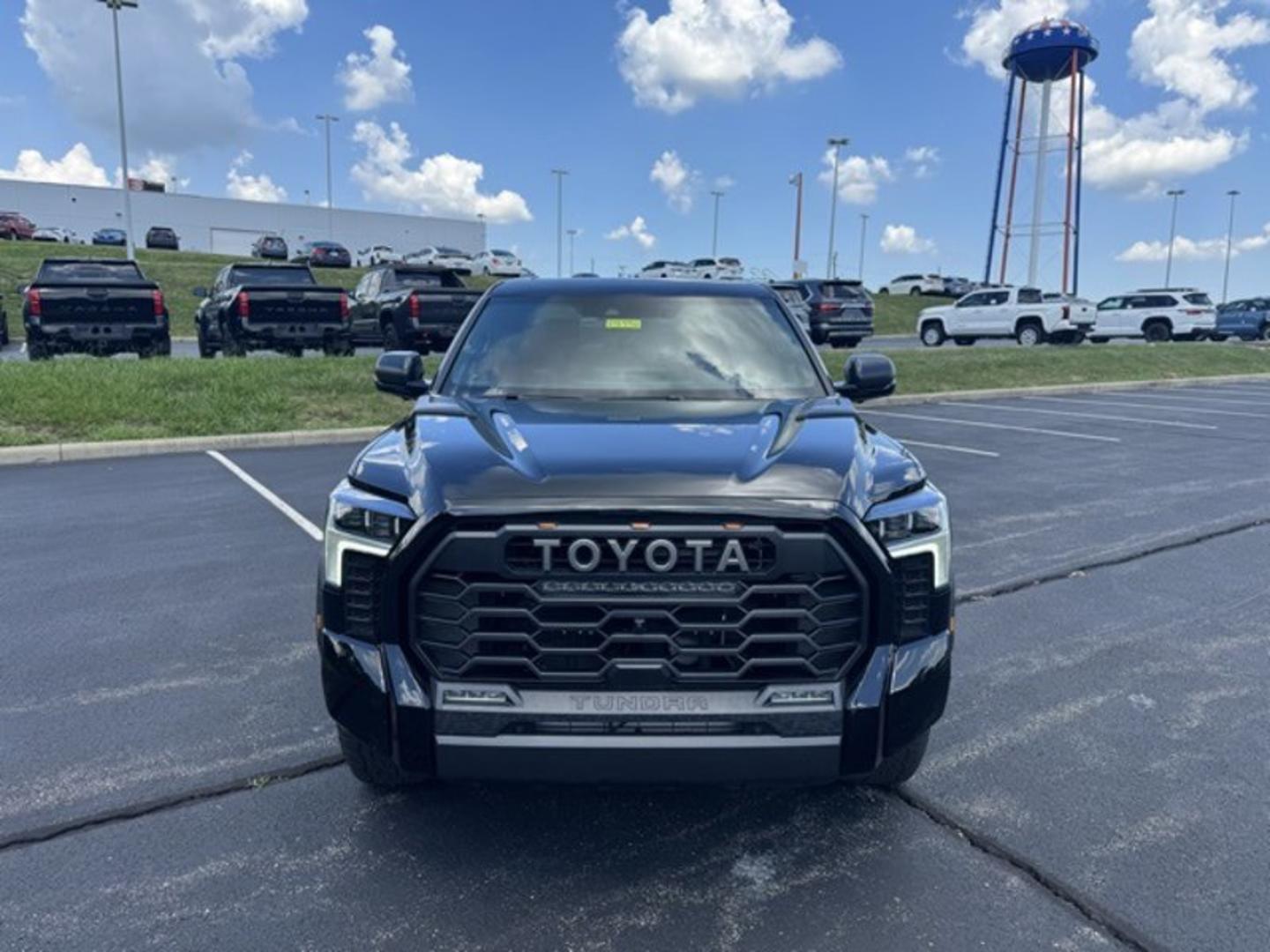 Toyota Tundra 2024 — photo 2