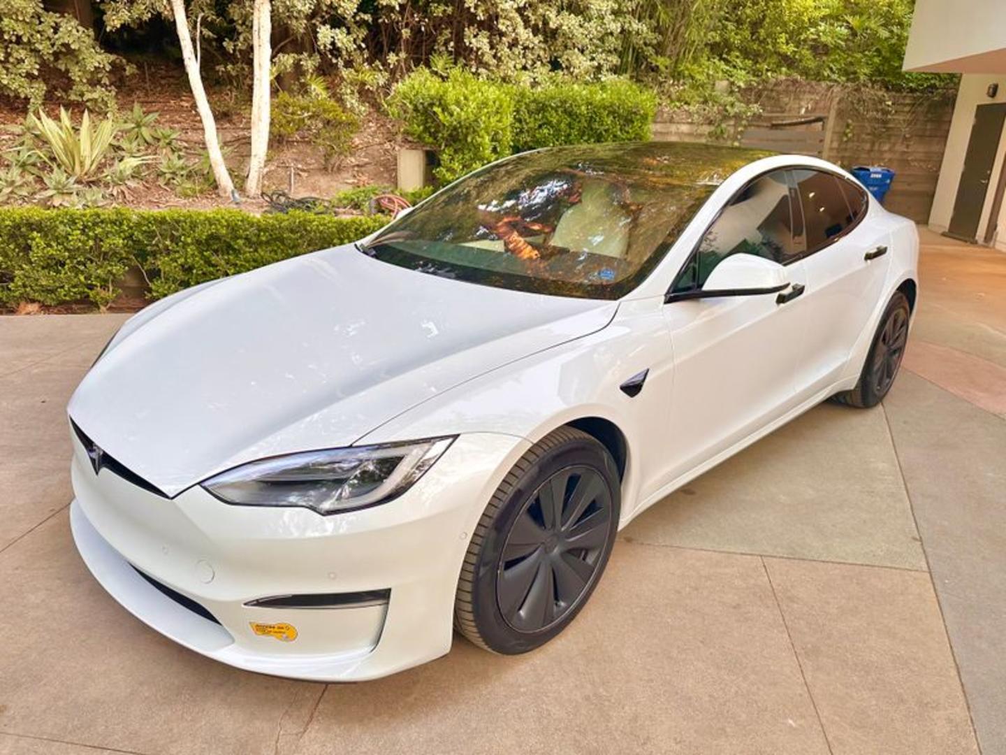 Tesla Model S 2022 — photo 2