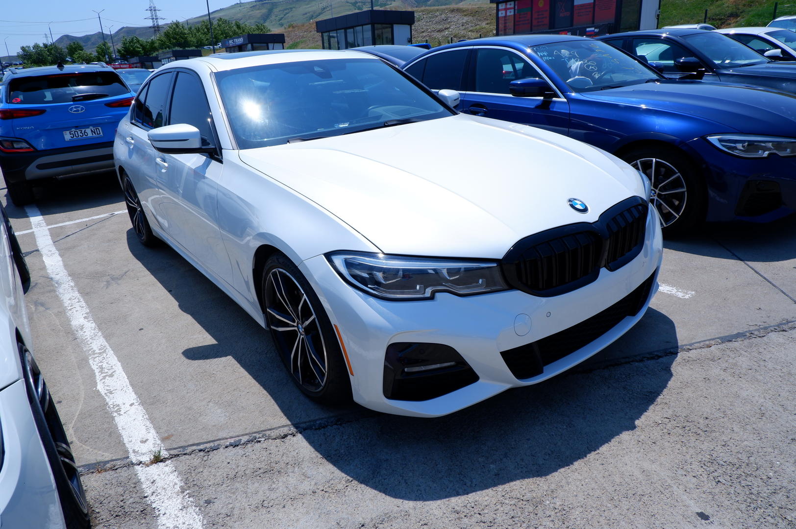BMW 330 2020 — photo 2