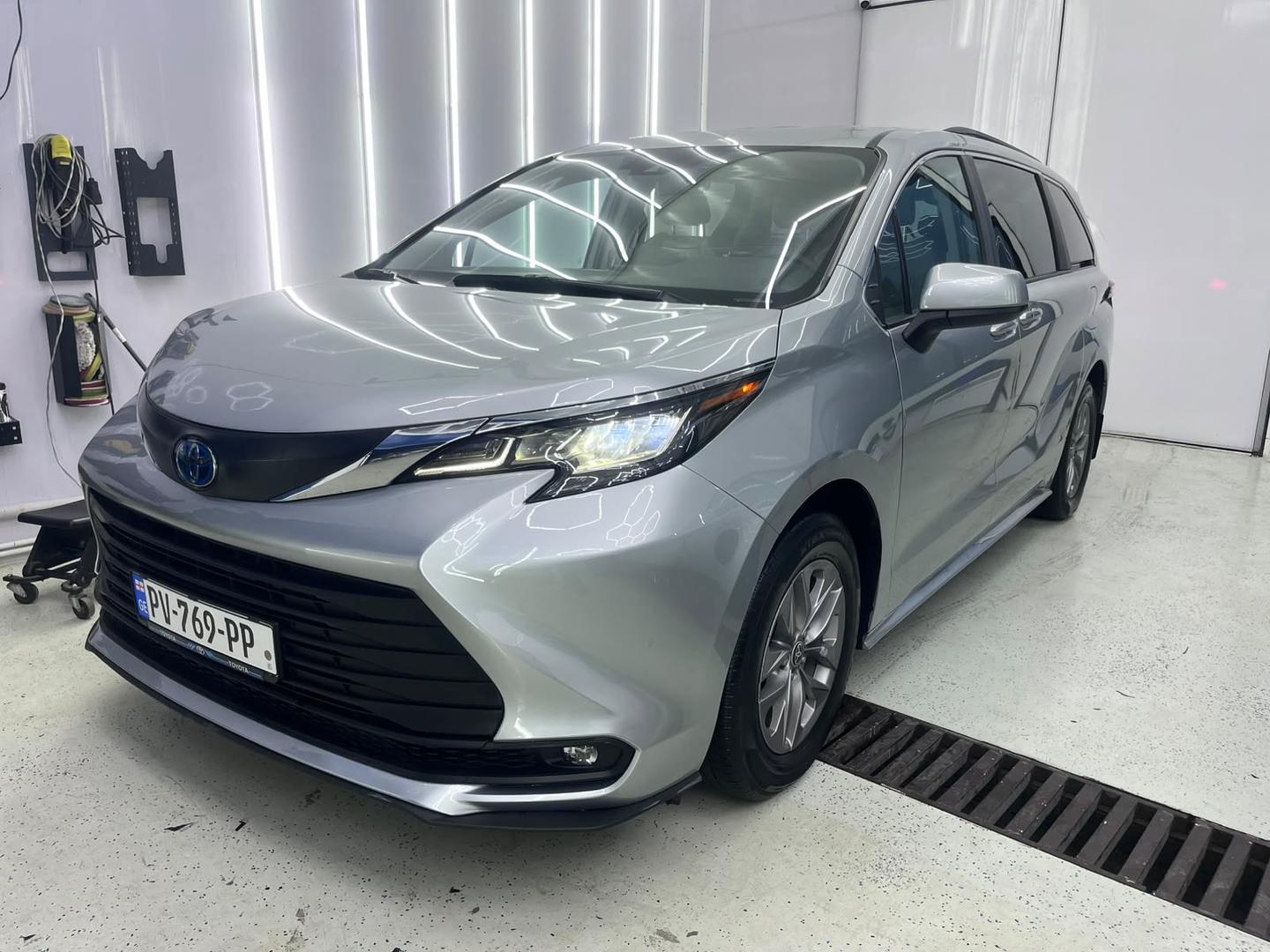 Toyota Sienna 2022 — photo 2