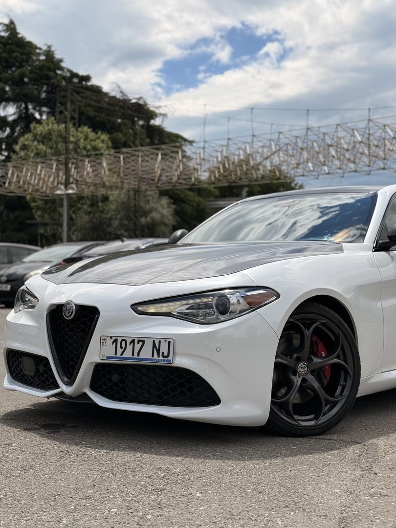 Alfa Romeo Giulia 2018 — photo 2