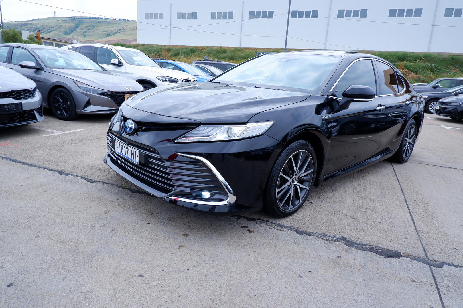 Toyota Camry 2021 — photo 2
