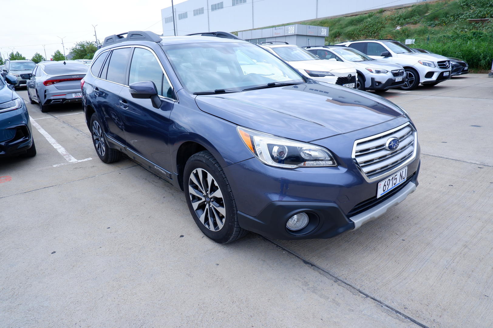 Subaru Outback 2017 — photo 2