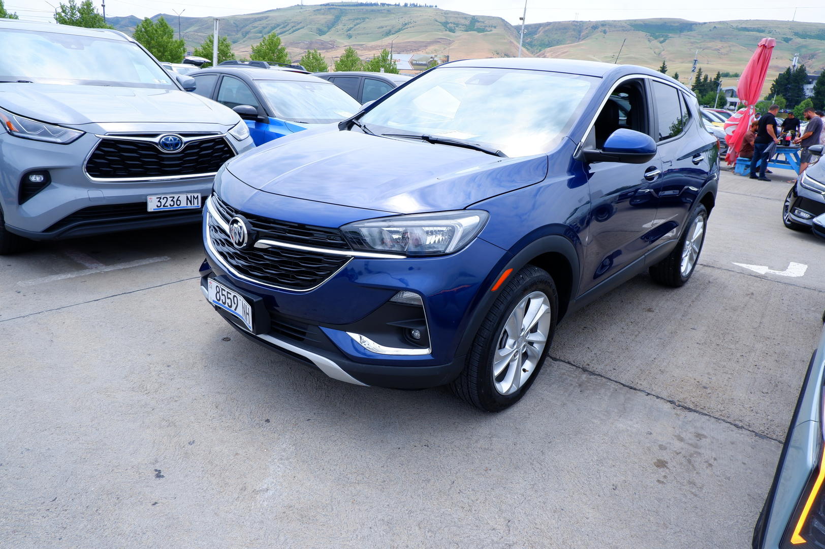 Buick Encore 2023 — photo 2