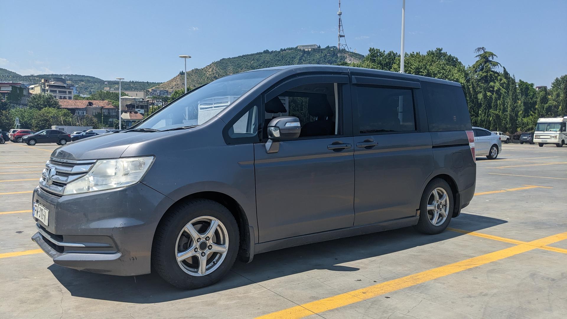 Honda Stepwgn 2014 — photo 2