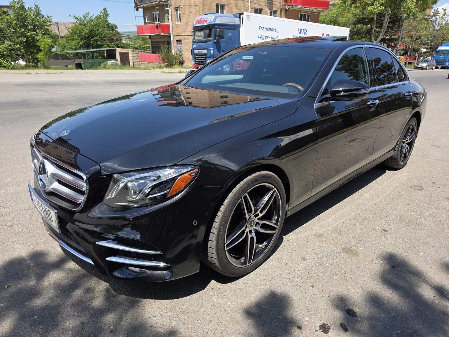 Mercedes-Benz E 300 2019 — photo 2