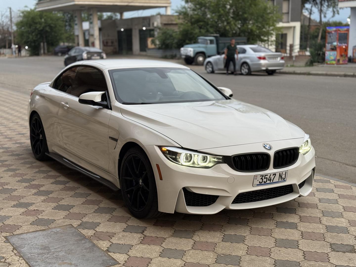 BMW M4 2018 — photo 2