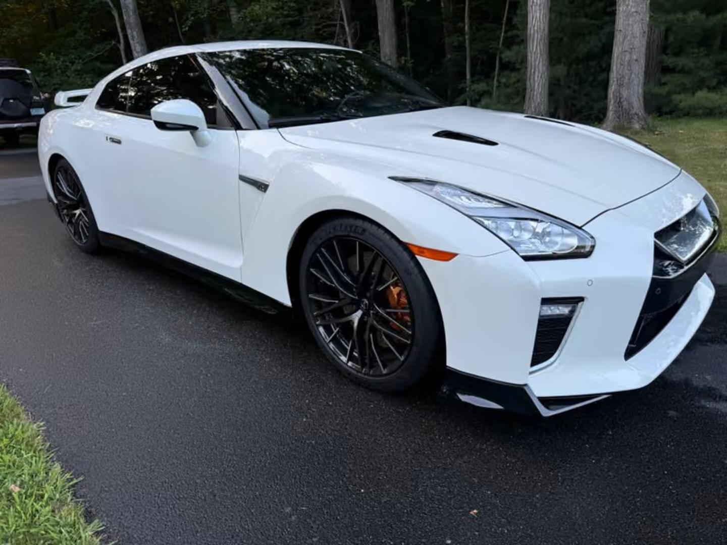 Nissan GT-R 2021 — photo 2