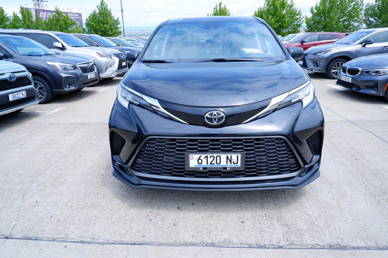 Toyota Sienna 2023 — photo 2