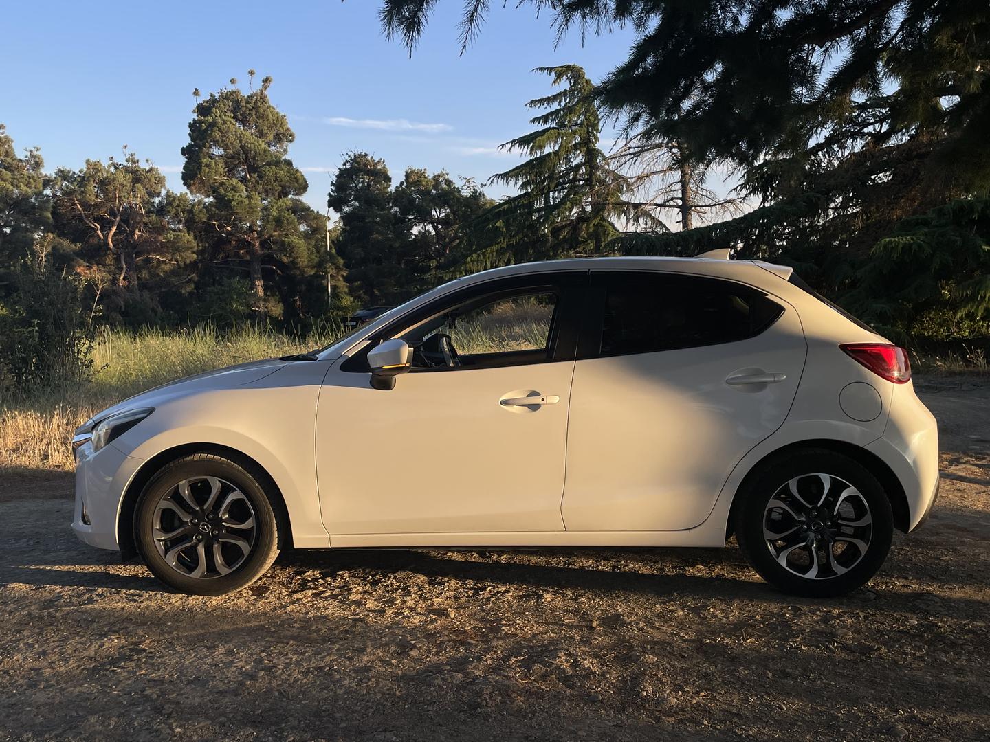 Mazda Demio 2017 — photo 2