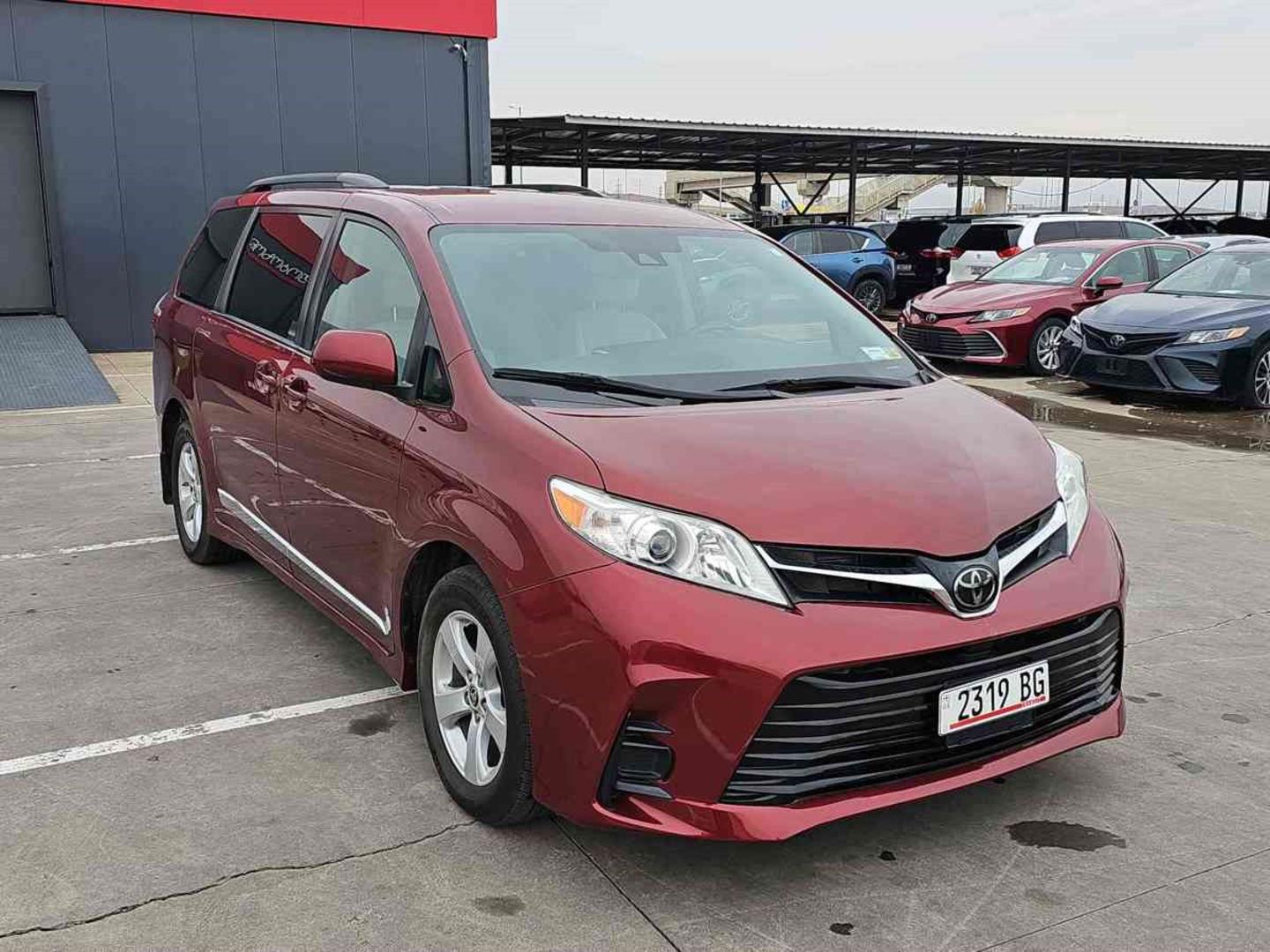 Toyota Sienna 2020 — photo 2
