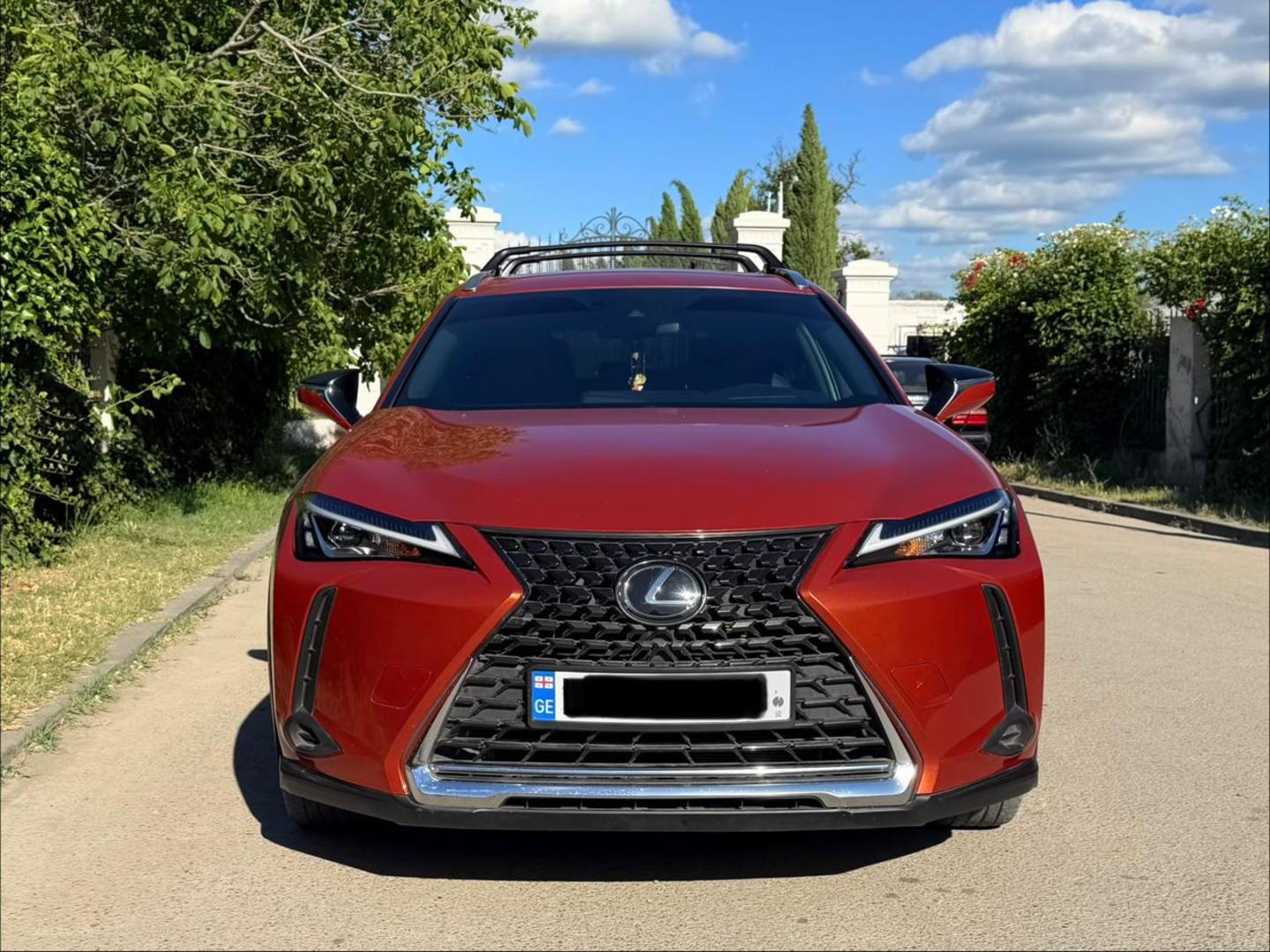 Lexus UX 200 2019 — photo 2