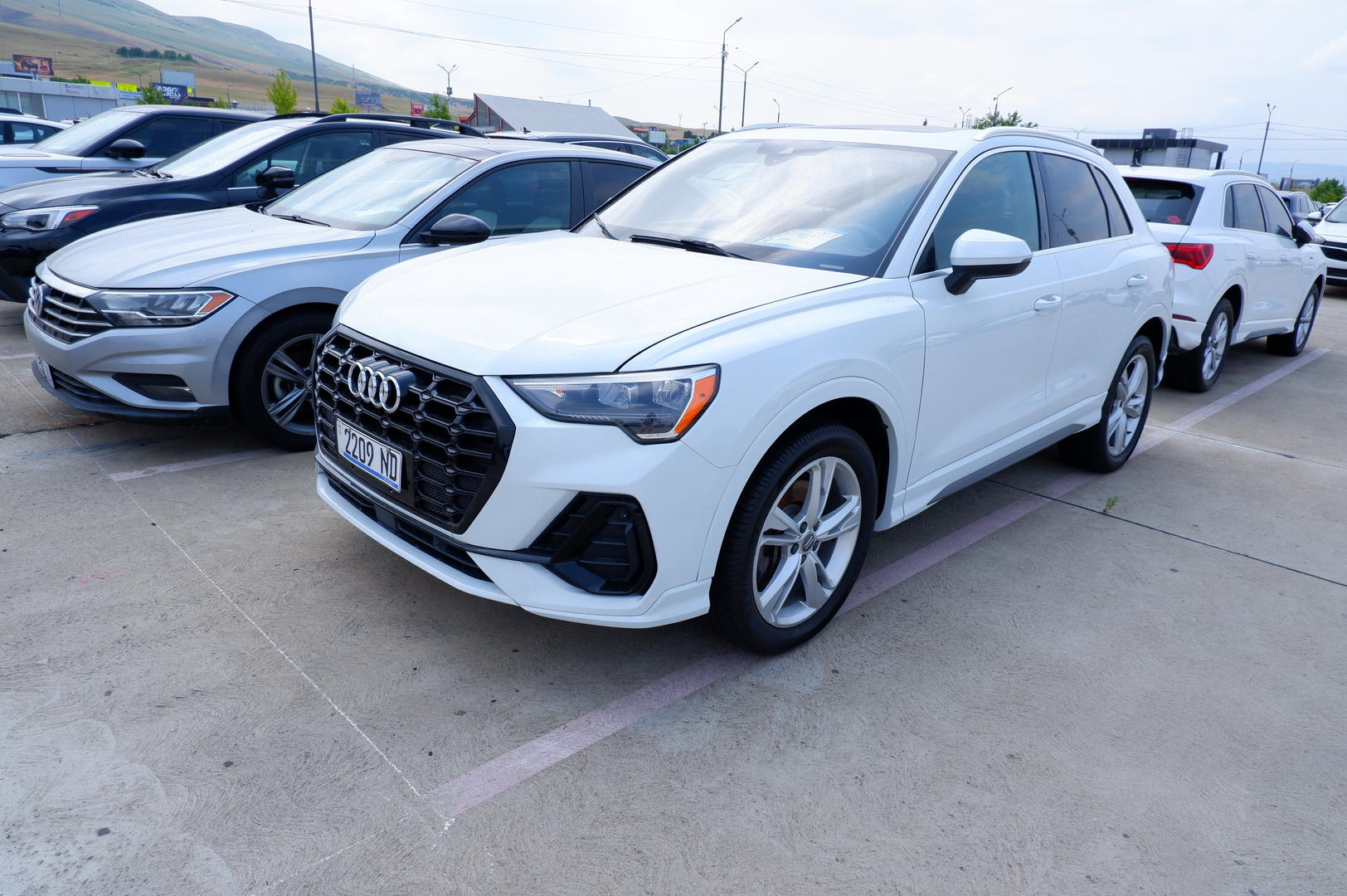Audi Q3 2019 — photo 2