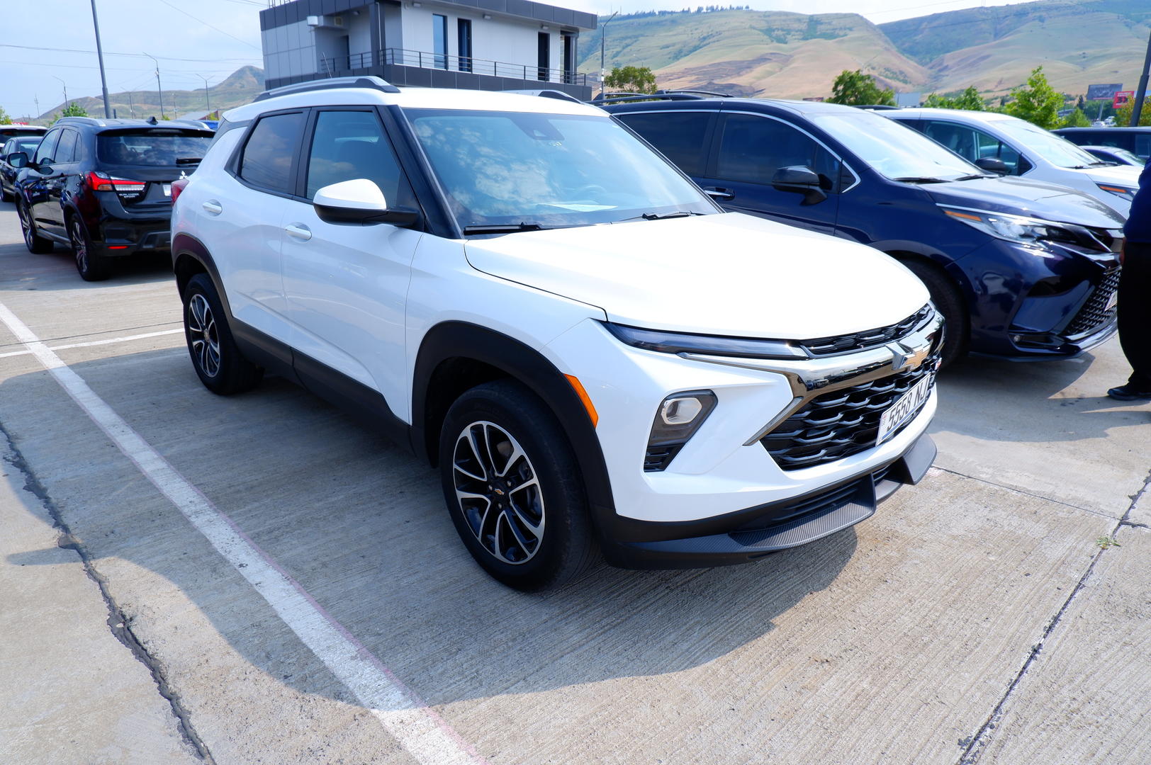Chevrolet Trailblazer 2023 — photo 2