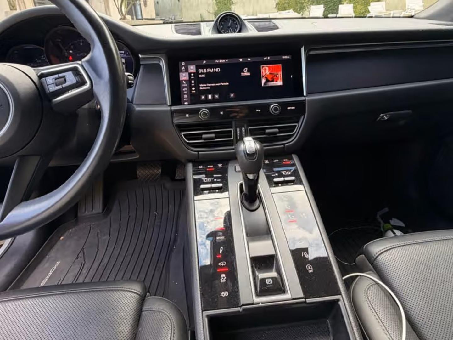 Porsche Macan GTS 2023 — photo 2