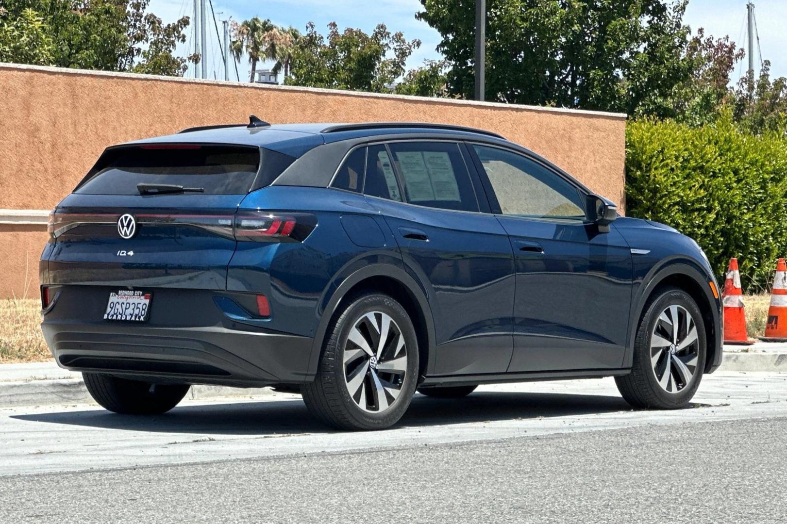 Volkswagen ID.4 Pro 2023 — photo 2
