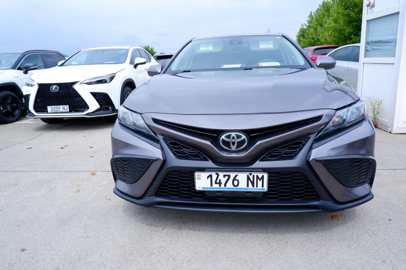 Toyota Camry 2021 — photo 2