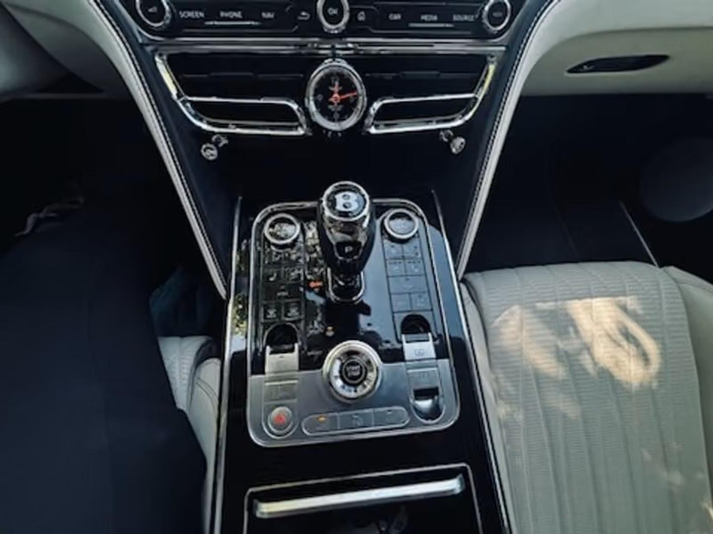Bentley Flying Spur 2024 — photo 2