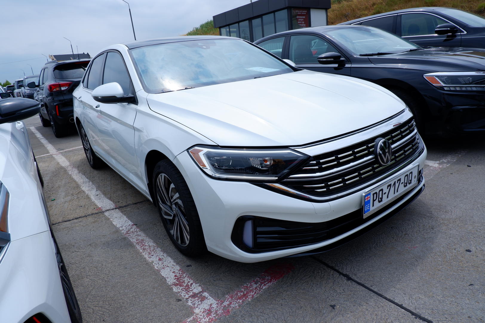 Volkswagen Jetta 2023 — photo 2