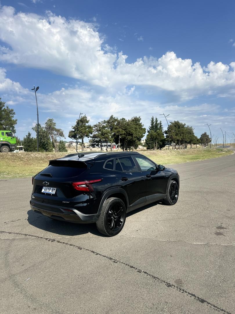 Chevrolet Trax 2023 — photo 2