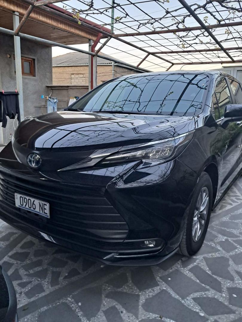 Toyota Sienna 2025 — photo 2