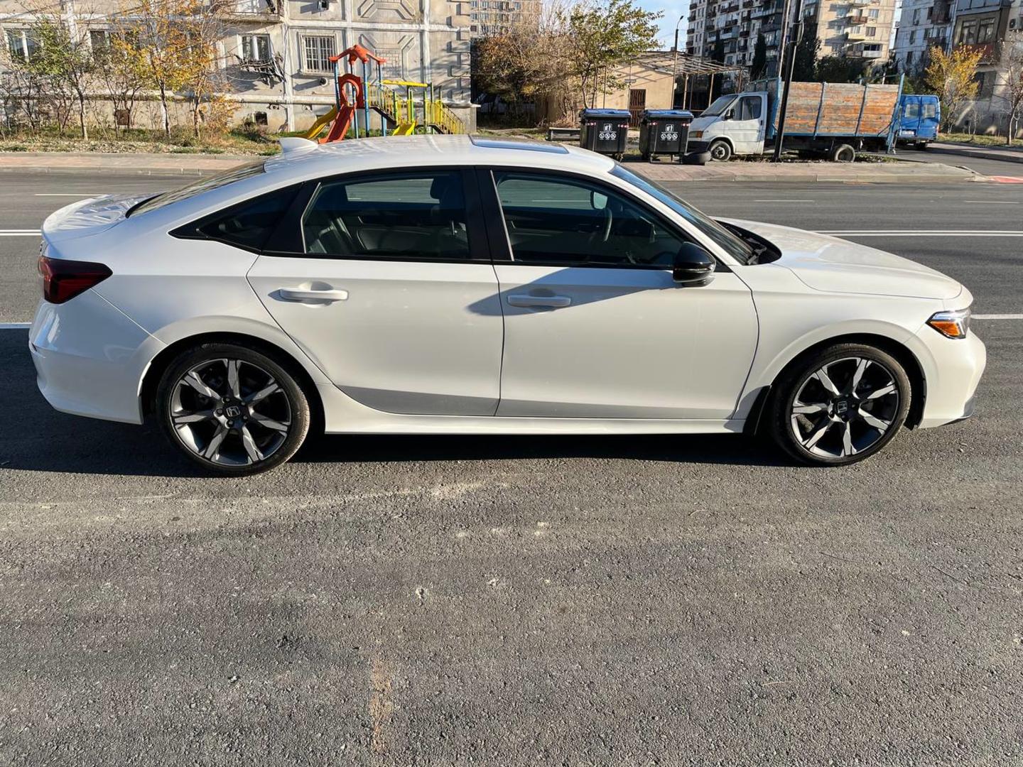 Honda Civic 2025 — photo 2