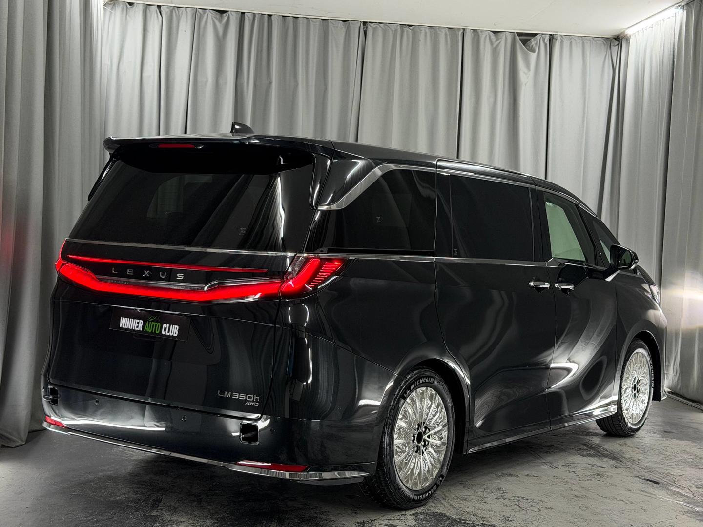 Lexus LM350h 2025 — photo 2