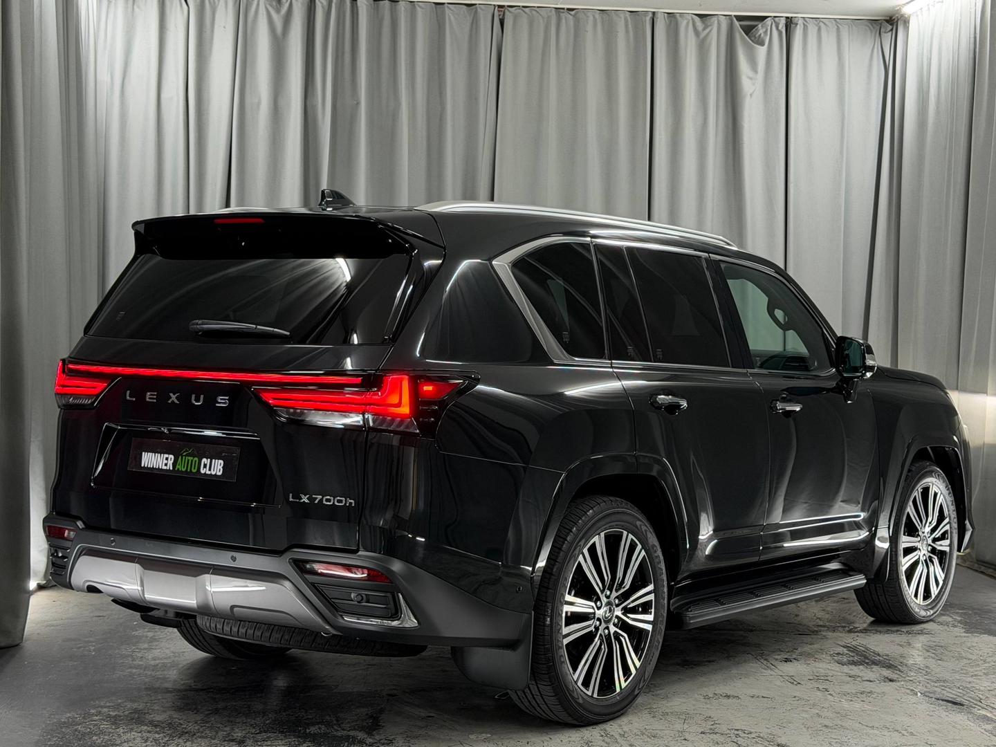 Lexus LX 700h 2025 — photo 2