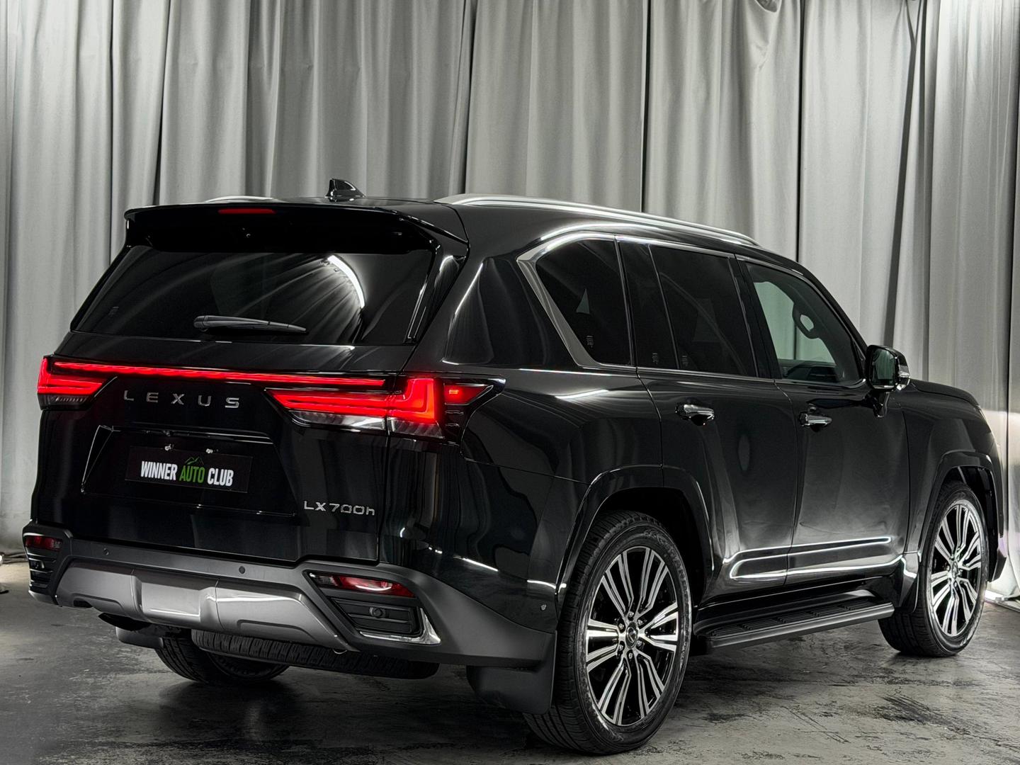 Lexus LX 700h 2025 — photo 2