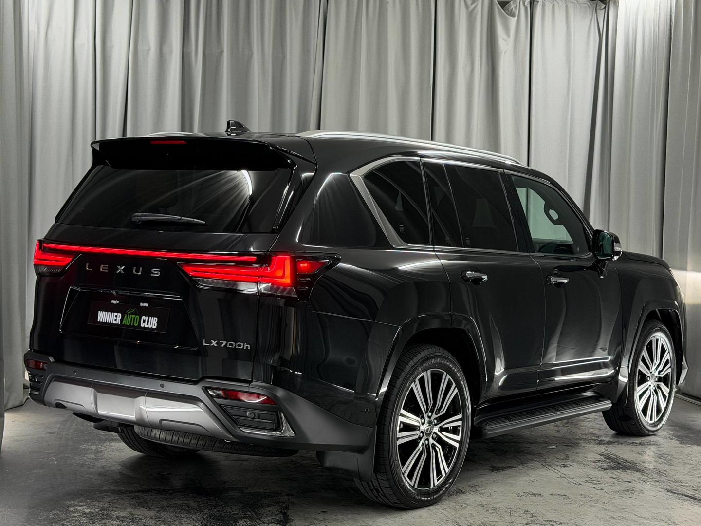 Lexus LX 700h 2025 — photo 2