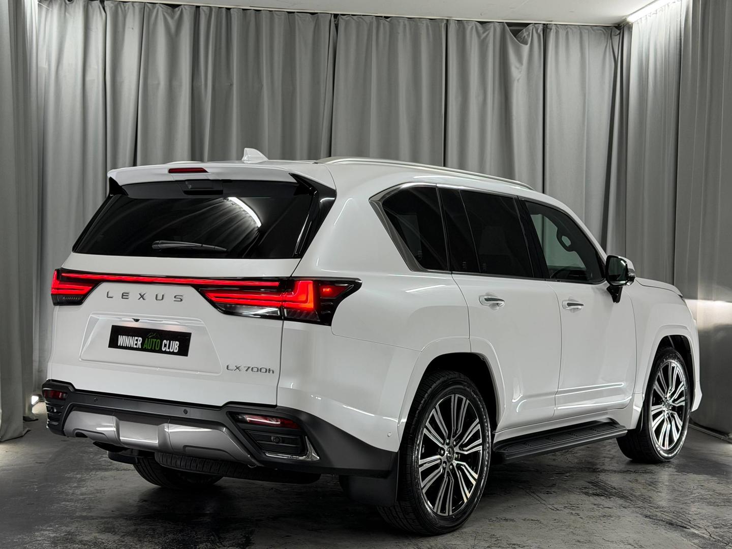 Lexus LX 700h 2025 — photo 2