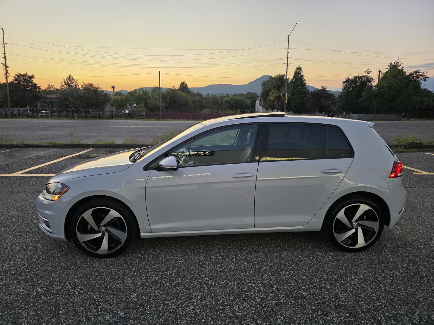 Volkswagen Golf 2019 — photo 2