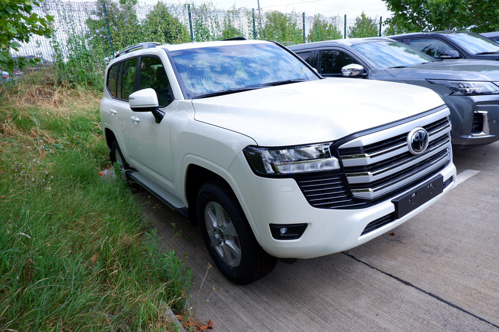 Toyota Land Cruiser 300 2026 — photo 2