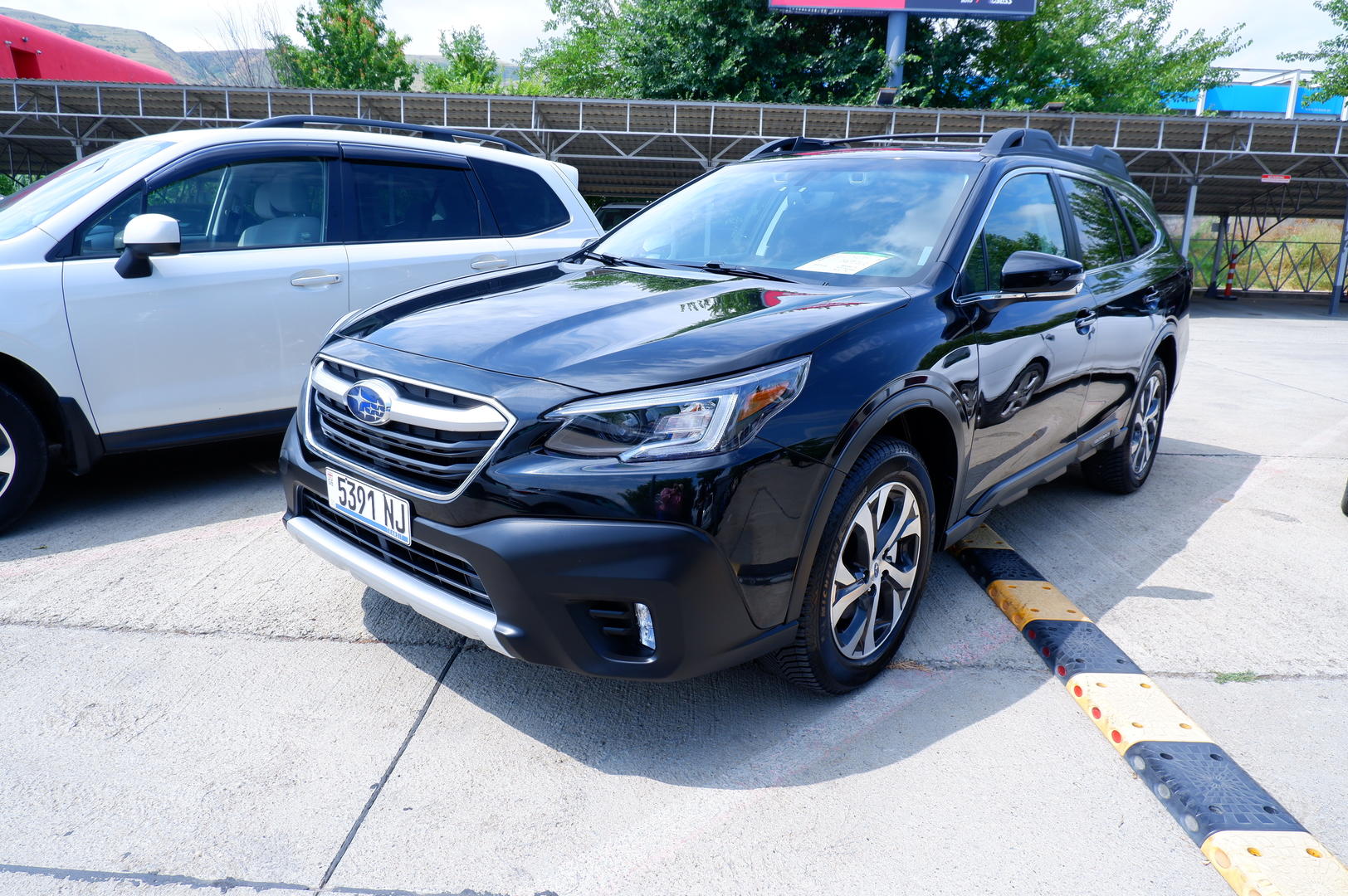 Subaru Outback 2022 — photo 2